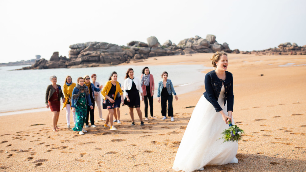 La mariée compte pour le lancer